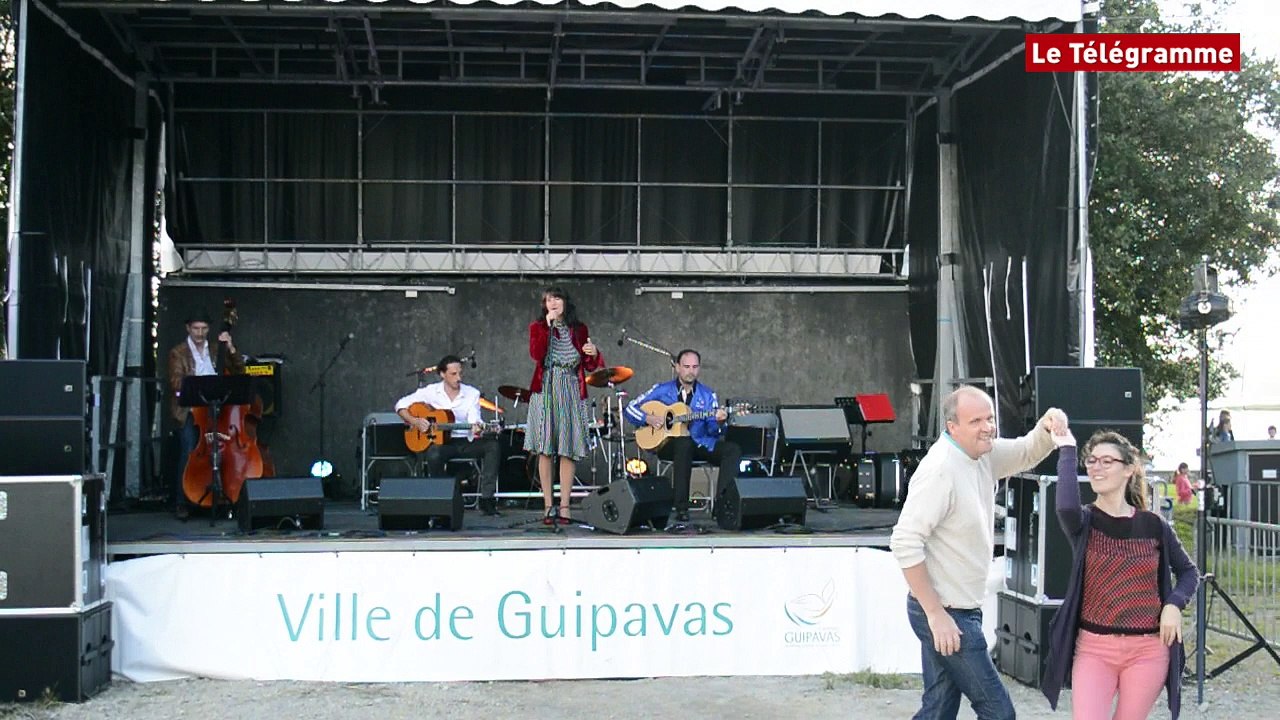 Guipavas (29). Feu de la Saint-Jean au Douvez