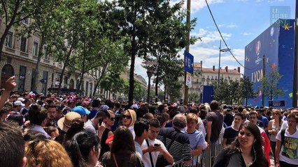 Tải video: La fan zone de Lyon complètement saturée de supporters