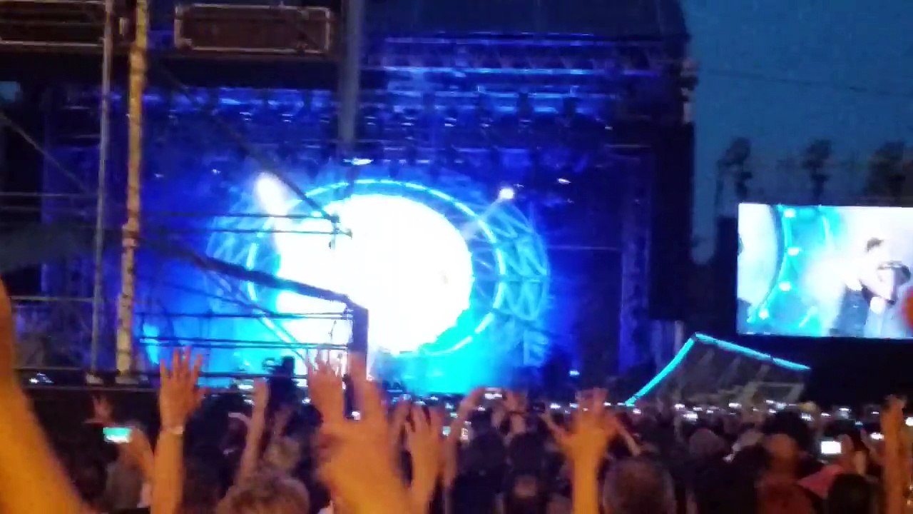 Queen & Adam Lambart - Don't Stop me Now live in Bucharest