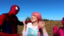 Frozen Elsa Gökkuşağı Saç alıyor! Örümcek Adam Pembe Spidergirl, şeker şaka & Joker! Komik süper kahramanlar