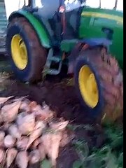 john deere üç römork pancarı çamur tarladan çıkartıyor