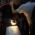 Le rappeur jul tente de faire un whelling en scooter avec l’animateur difool de skyrock.