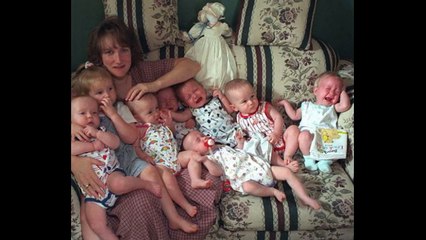 ‫الام صاحبة الرقم القياسي فى عدد التوائم 7 وكيف عانت الى ان كبروا واصبحوا شباب‬‎