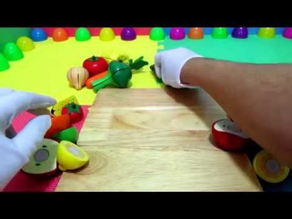 Amazing crunchy sounds when cutting fruit (must hear and see!)