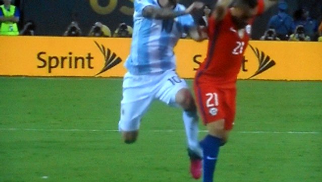 Marcelo Diaz Controversial Second Yellow Card For A Foul vs Lionel Messi