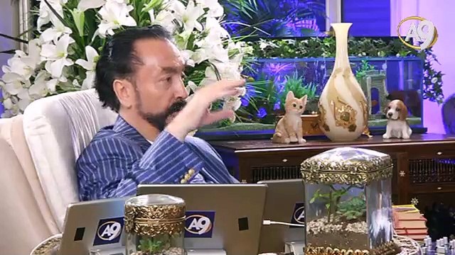 Münafık Kuran’dan rahatsız olur. Allah'ı Bir ve Tek olarak anmak istemez.