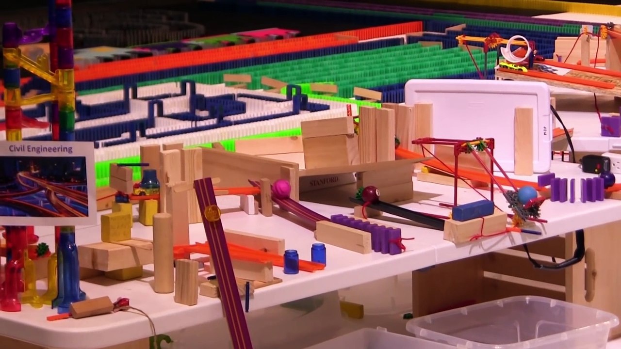 200,000 Dominoes - The Incredible Science Machine