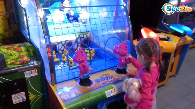 Кукла и Девочка Ника в Детском Развлекательном Центре. Baby Alive Doll. Tiki Taki Nika