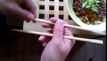 How to use chopsticks كيفية استخدام عيدان الطعام