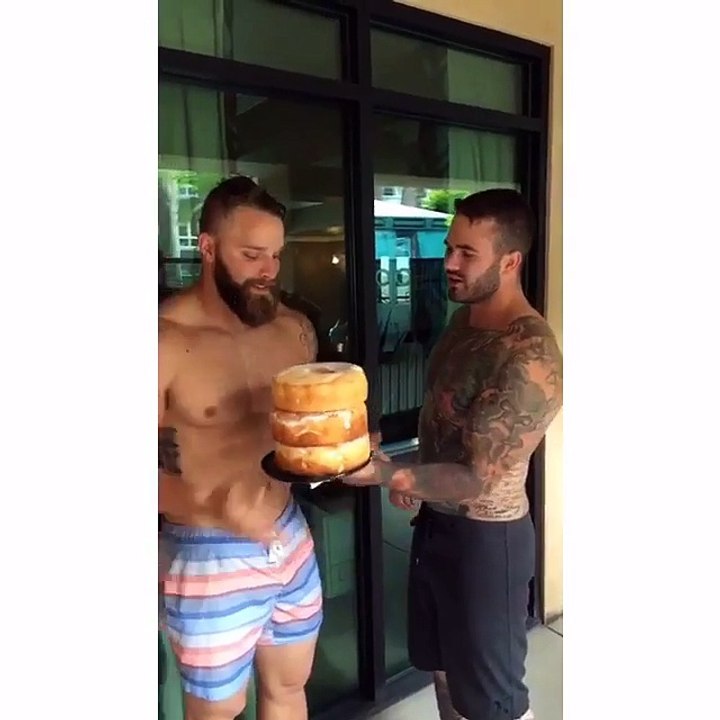 Gâteau d'anniversaire surprise