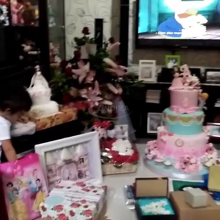 Senangnya Bilqis Khumairah Razak Maen Kado & Kue Ulang Tahun Bunda Ayu Ting Ting