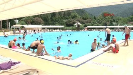Sıcaktan Bunalan İzmirliler'in Aquacity'de Serinledi