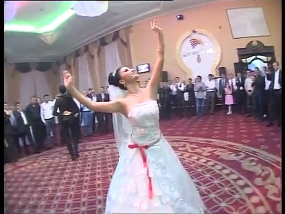 Танец жениха и невесты на азербайджанской свадьбе — Неописуемо красиво! - Кавказская свадьба.