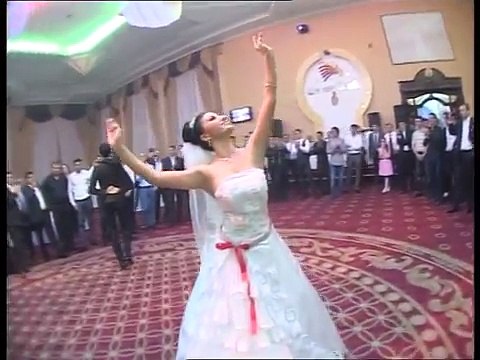Танец жениха и невесты на азербайджанской свадьбе — Неописуемо красиво! - Кавказская свадьба.