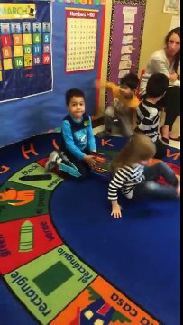 Ce papa filme la réaction de son fils chaque jour quand il va le chercher !