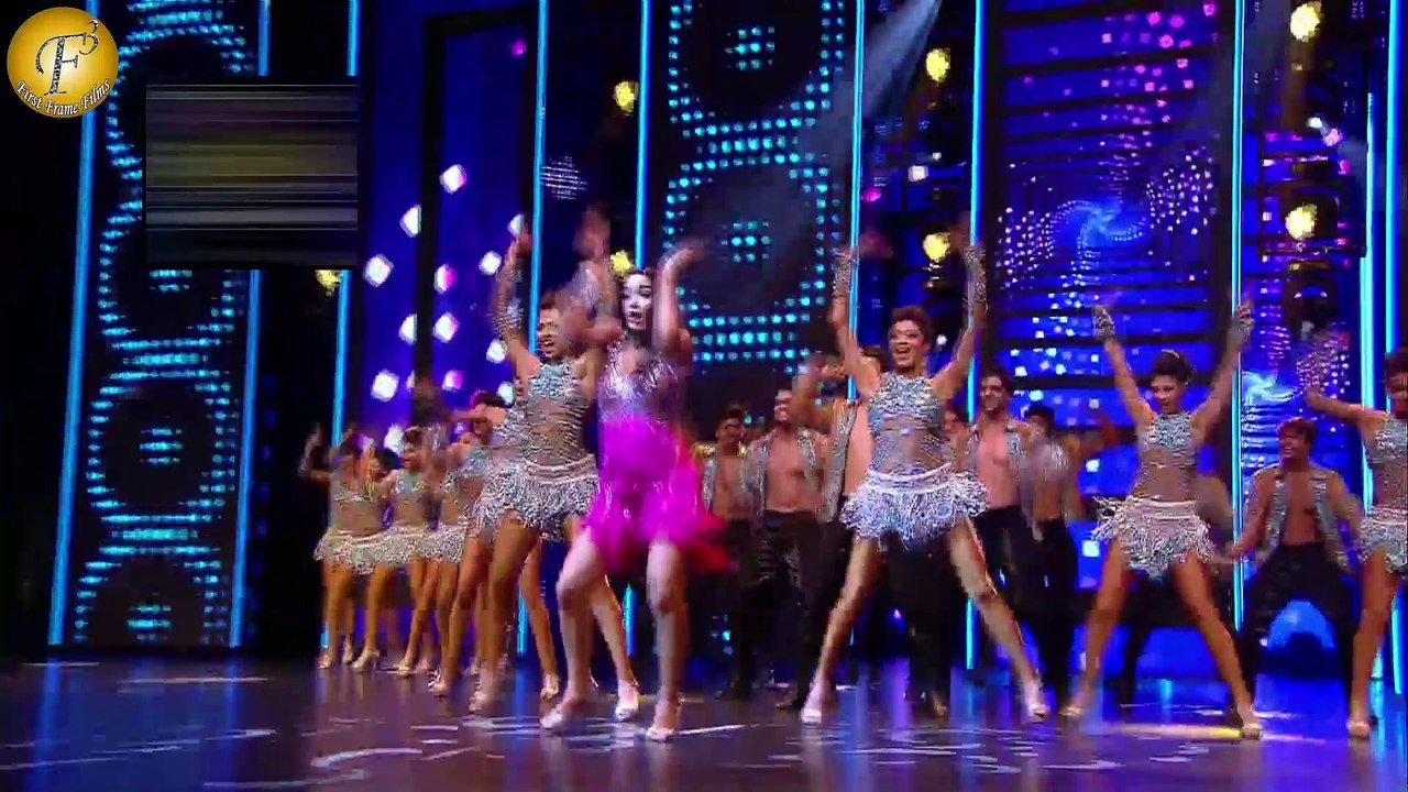 HOT MOUNI ROY = DAISY SHAH = AMISHA PATEL =ALLE AVRAM = ROCKING DANE= IN IIIFA