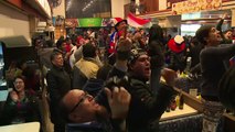 Chilenos enfrentam frio para comemorar título