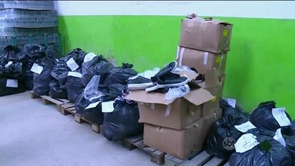 RJ: Prefeitura de Magé compra calçados com numeração de adulto para crianças