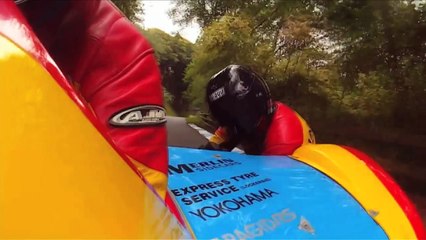 Comment prendre un virage en side-car ?