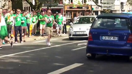 Une policière française se fait draguer par les supporters irlandais