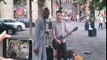 Seal chante avec un musicien de rue à Montreal 
