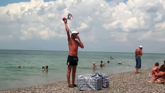 Вован продает пирожки на пляже )) Я смеялась до слез!