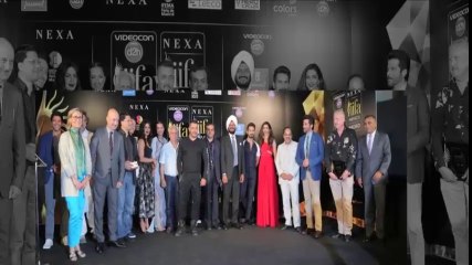 Deepika Padukone Hot Legs Show At IIFA Awards 2016