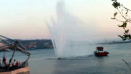 kaptan baba teknesi fıskiye altında yıkandı