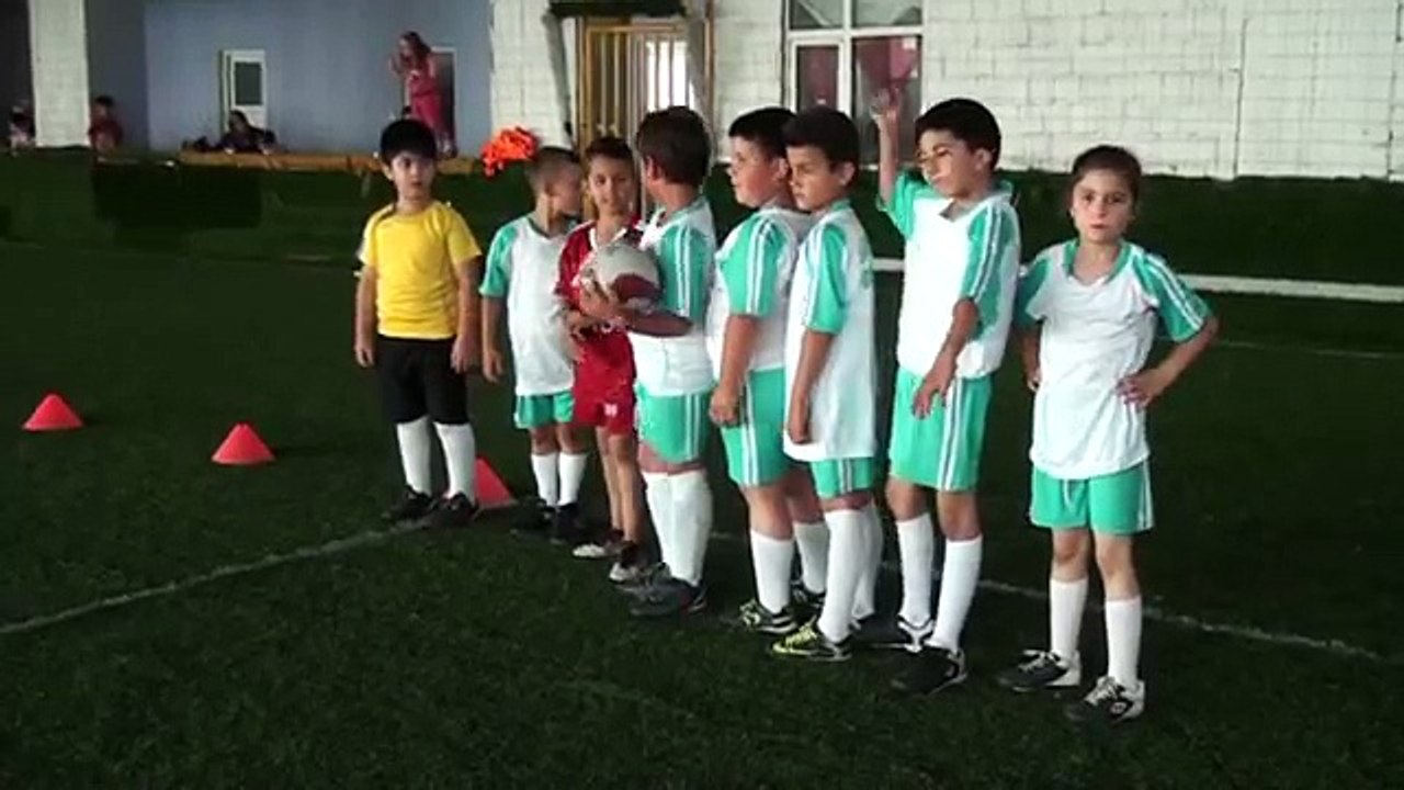 yaz futbol okulu 8 yaşındaki kız