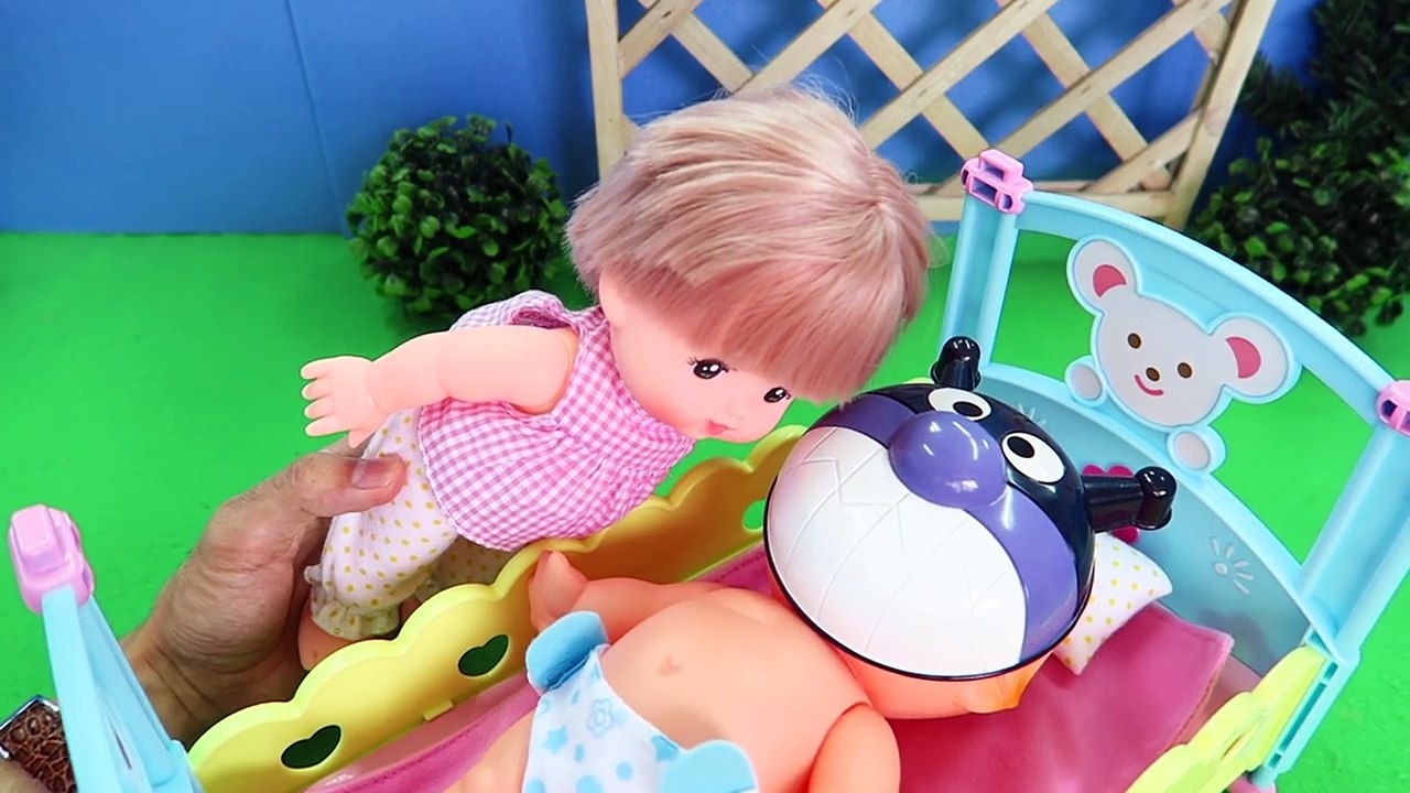 アンパンマン 赤ちゃんバイキンマン あたりつき4連続うんち！？ メルちゃん ねかしつけ オムツ替え