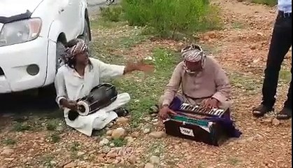 Unknown Artists Are Performing On Taj Dar E Haram On A Road Side