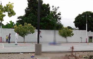 Un hombre fue asesinado en plena cancha mientras hacia deporte