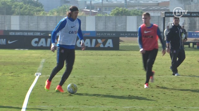 Após falha de Cássio, goleiros do Corinthians treinam na linha