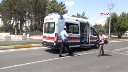 Adıyaman Otomobil Devrildi, Sürücü Yaralandı