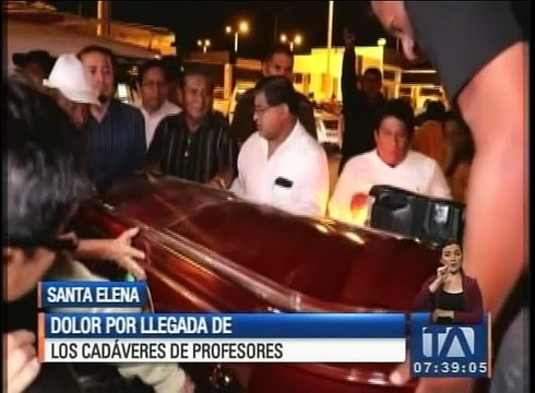 Dolor por la llegada de los cadáveres de profesores de la Universidad Estatal de Santa Elena