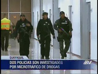 Policías detenidos por portar droga
