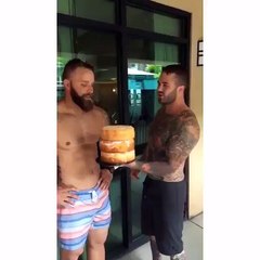 Gâteau d'anniversaire surprise