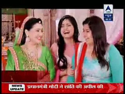 Akshara aur Naitik ne Teej ki pooja mein kiya Romance - 26 August 2015 - Yeh Rishta Kya Kehlata Hai