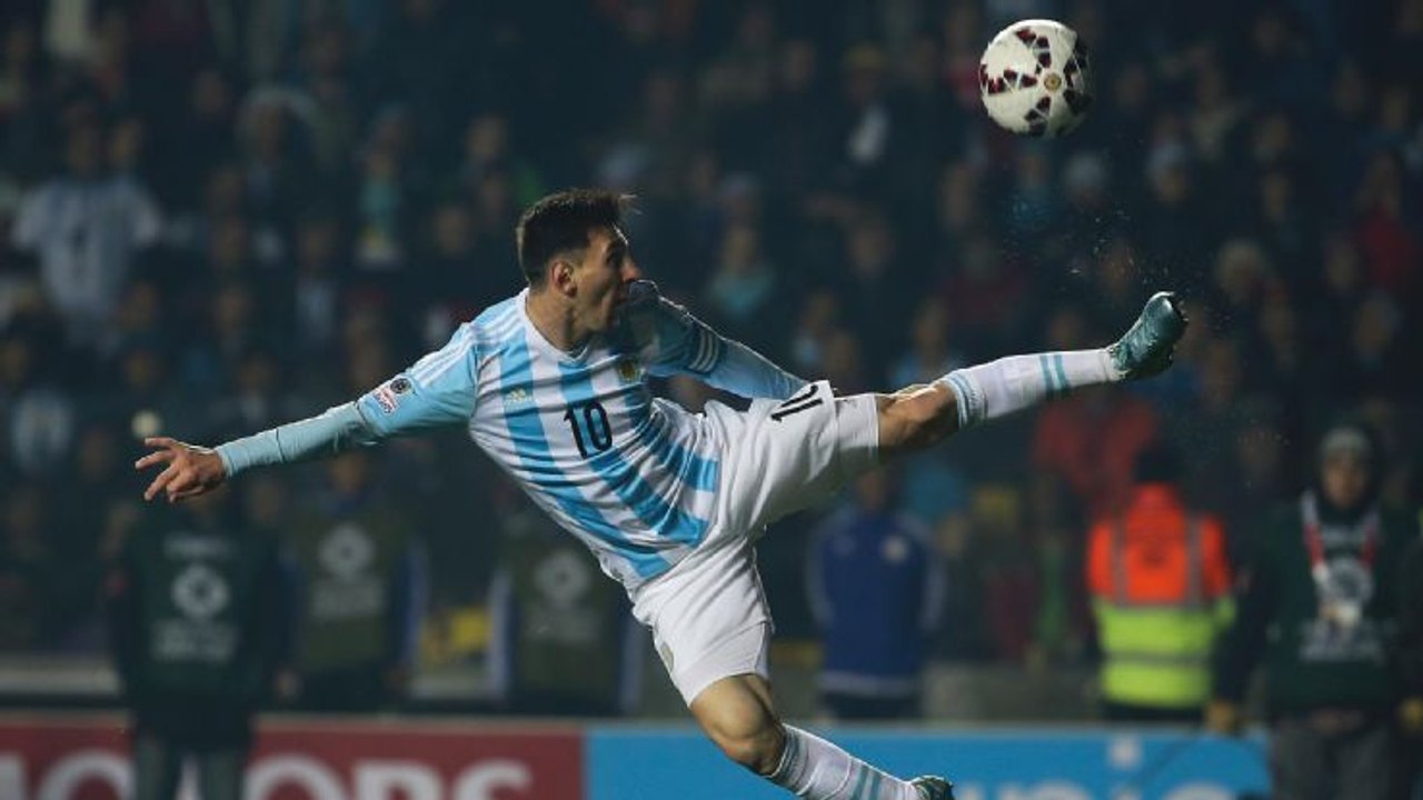 Messi Miss Penalty Kick - Argentina vs Chile 2016