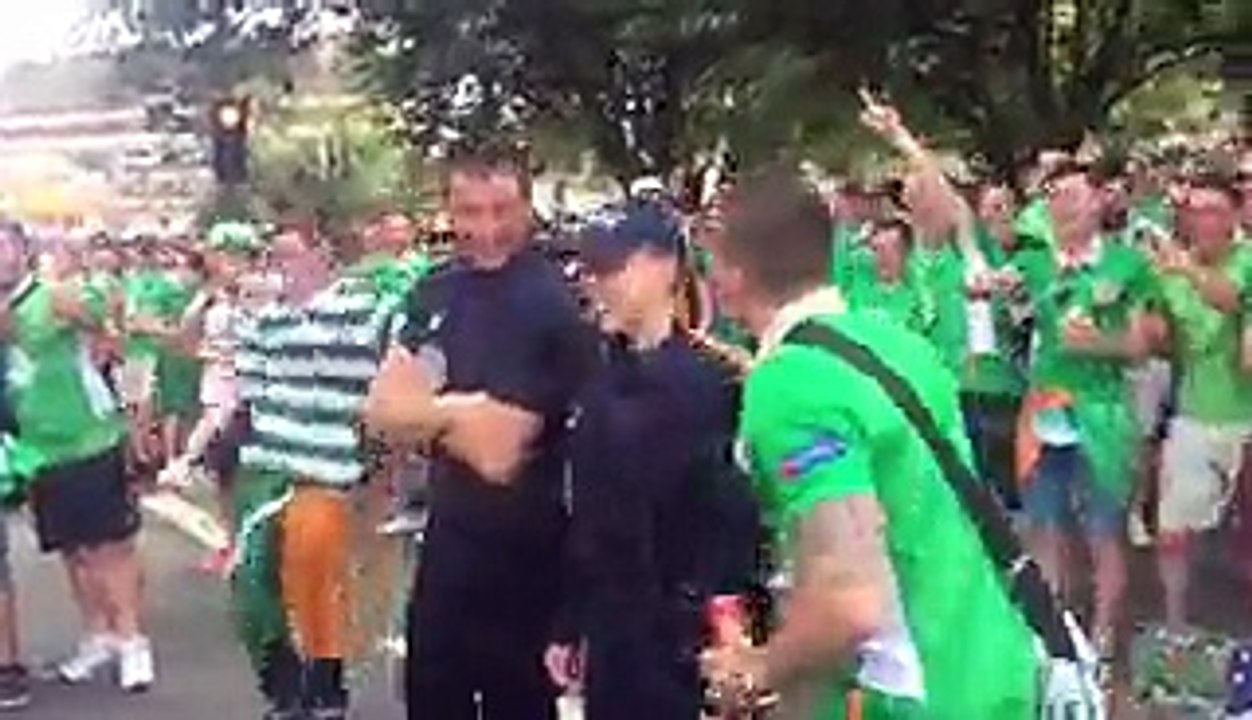 Des supporters irlandais draguent une policière française dans la rue !