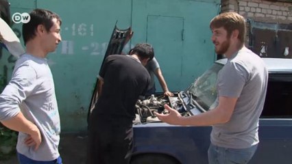 Гаражная экономика: "Мужики, что делаете?" - "Машину друга ремонтируем!" (27.06.2016)