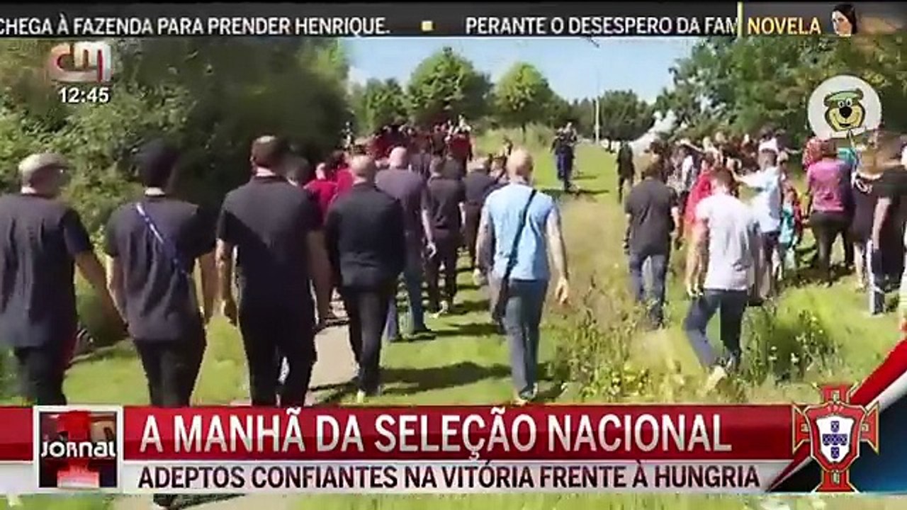 Cristiano Ronaldo  atira microfone para o lago