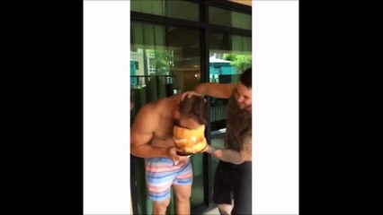 Un gateau d'anniversaire très spécial! attention la bouche