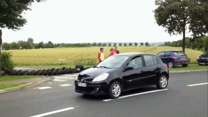 Loi Travail : la CGT bloque le rond-point de Dury