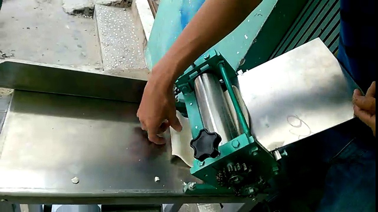 Máy cán và cắt sợi mì, máy cán và cắt sợi bánh canh, máy cắt sợi phở, LH 0937504468