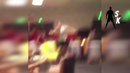 Les joueurs gallois fêtent la victoire de l'Islande sur l'Angleterre