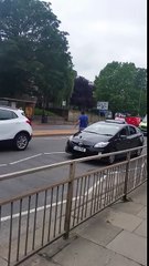 Fait divers du jour : un moniteur d'auto-école violente son élève et l'écrase