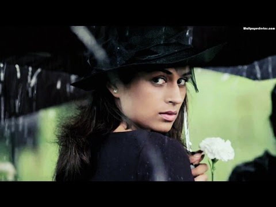 Shakira - Hips Don't Lie (Music Video)