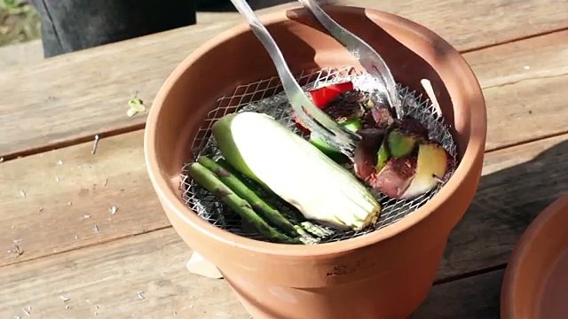 Si on m'avait dit que je pouvais créer un barbecue avec un pot en terre cuite...