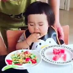 Hehehehe lol funny baby eating so fast must watch